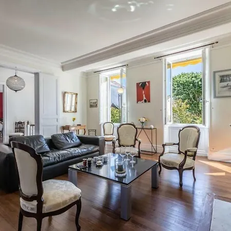 Сasa de vacaciones Saint Michel - Stunning 19th Century's House In Popular Neighborhood Biarriz